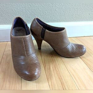 Beautiful Chelsea boot heels